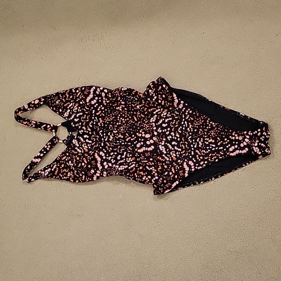 Victoria's Secret one-piece swimsuit - Picture 3 of 6